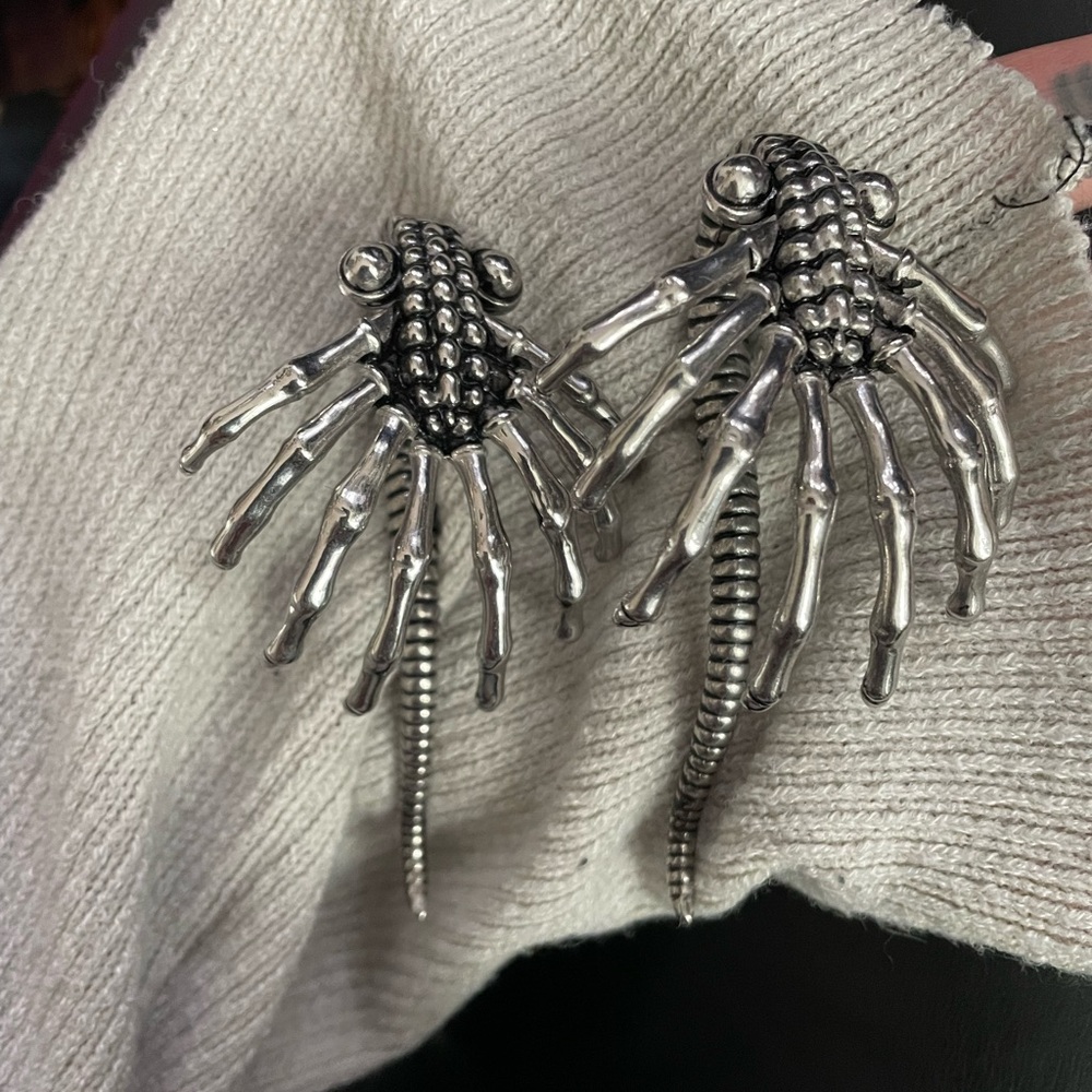 Stainless steel face hugger ear hangers